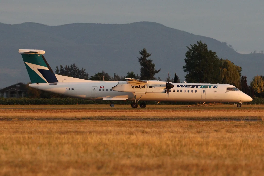 C-FIWE DH8D WEN