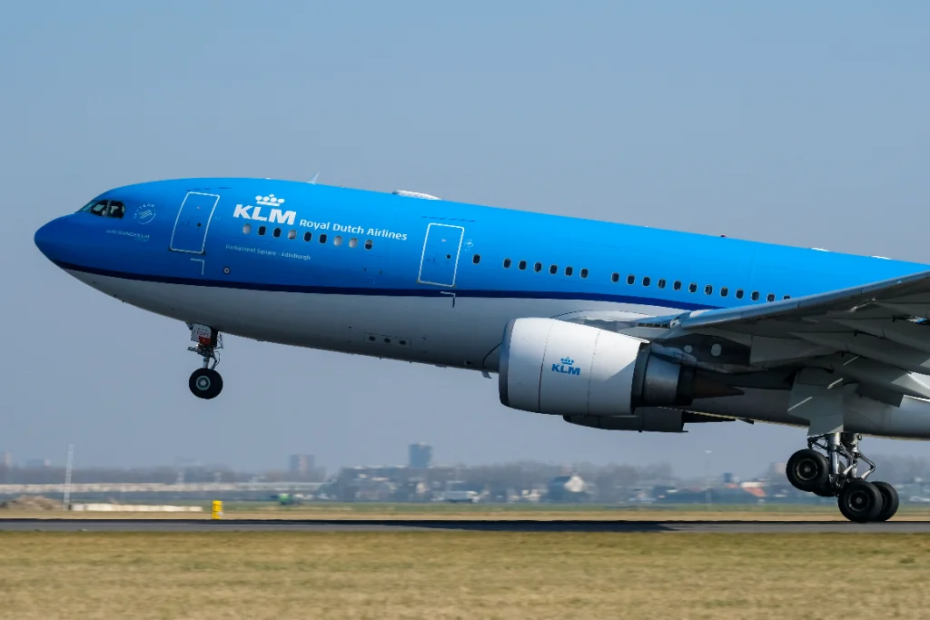 PH-AOE A332 KLM