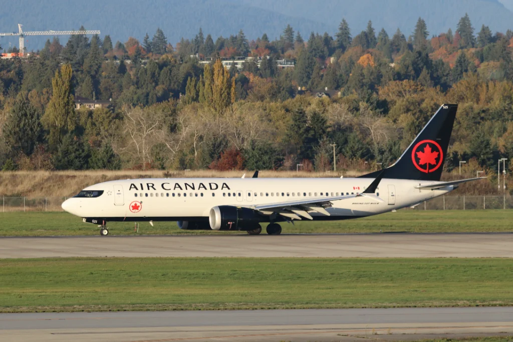 C-GEJN B38M Air Canada