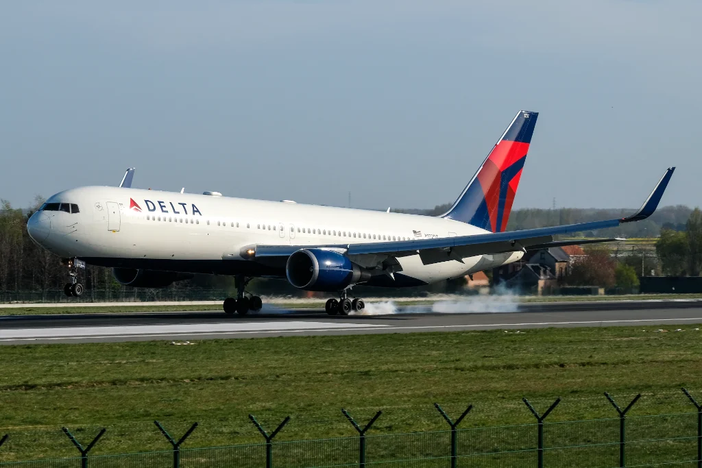 N172DZ B763 Delta Air Lines