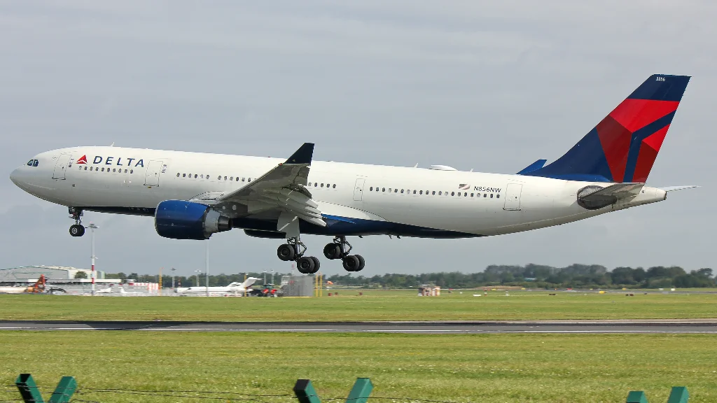 N856NW A332 Delta Air Lines