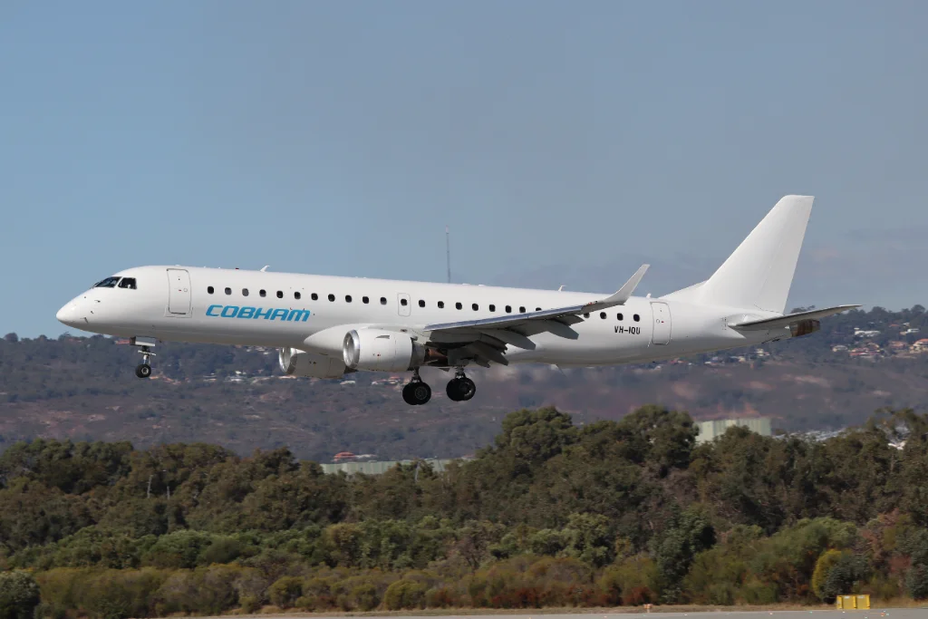 VH-IQU E190 JTE