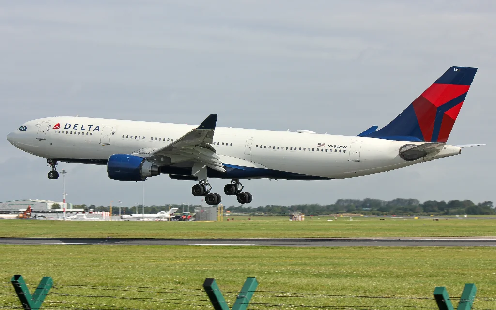 N856NW A332 Delta Air Lines