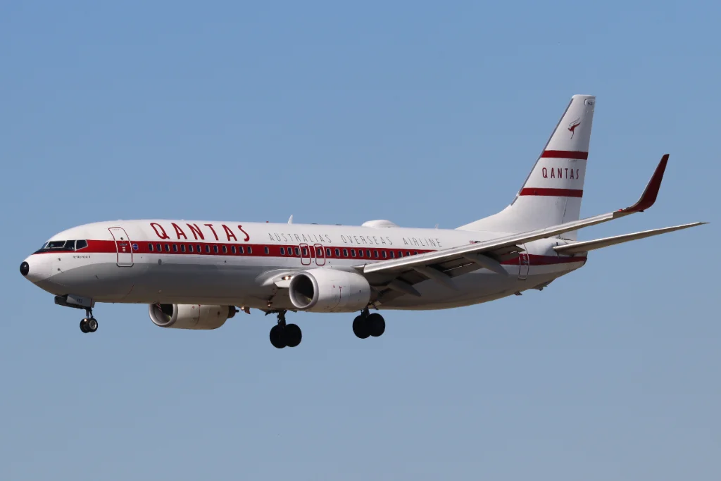 VH-VXQ B738 Qantas