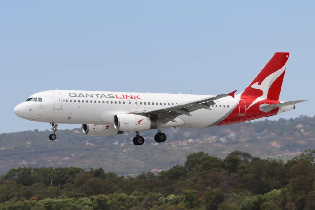 VH-UVK A320 NWK