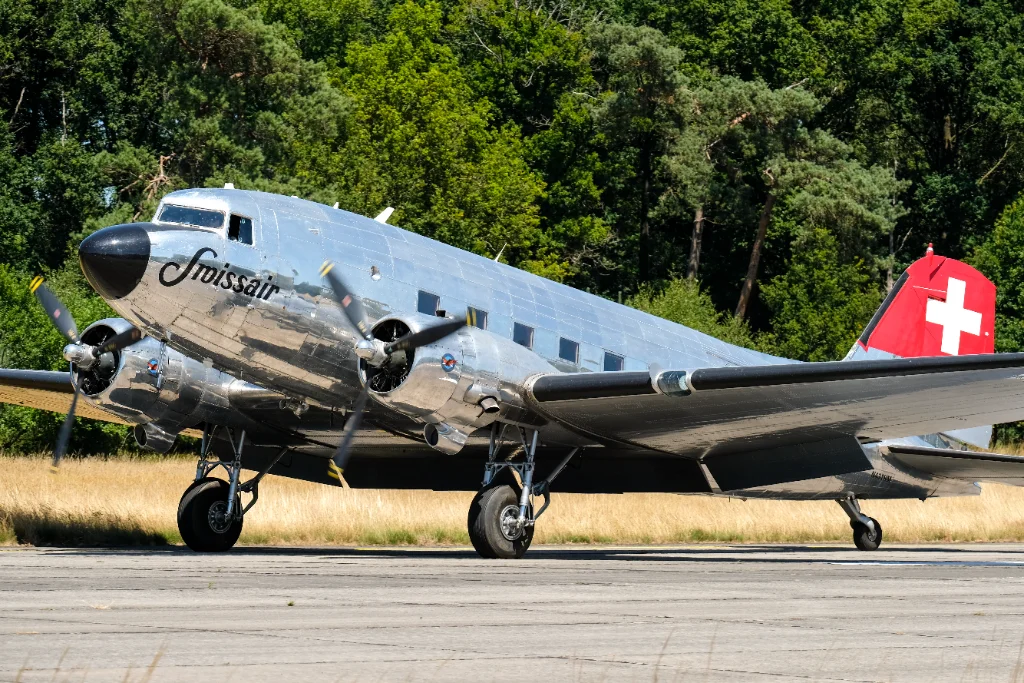 N431HM DC3 Classic Formation