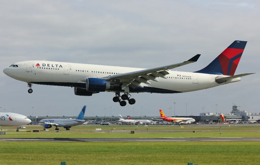 N856NW A332 Delta Air Lines