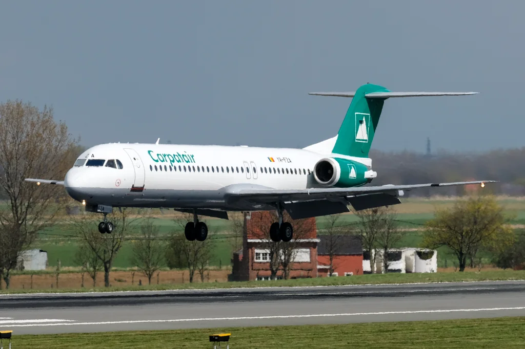 YR-FZA F100 Carpatair