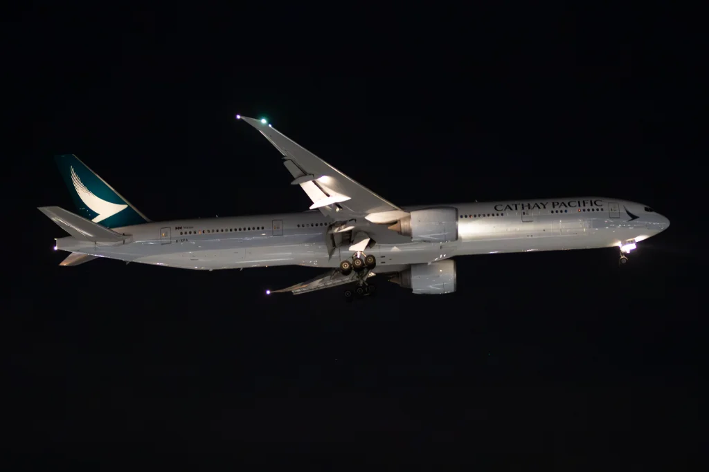 B-KPA B77W Cathay Pacific