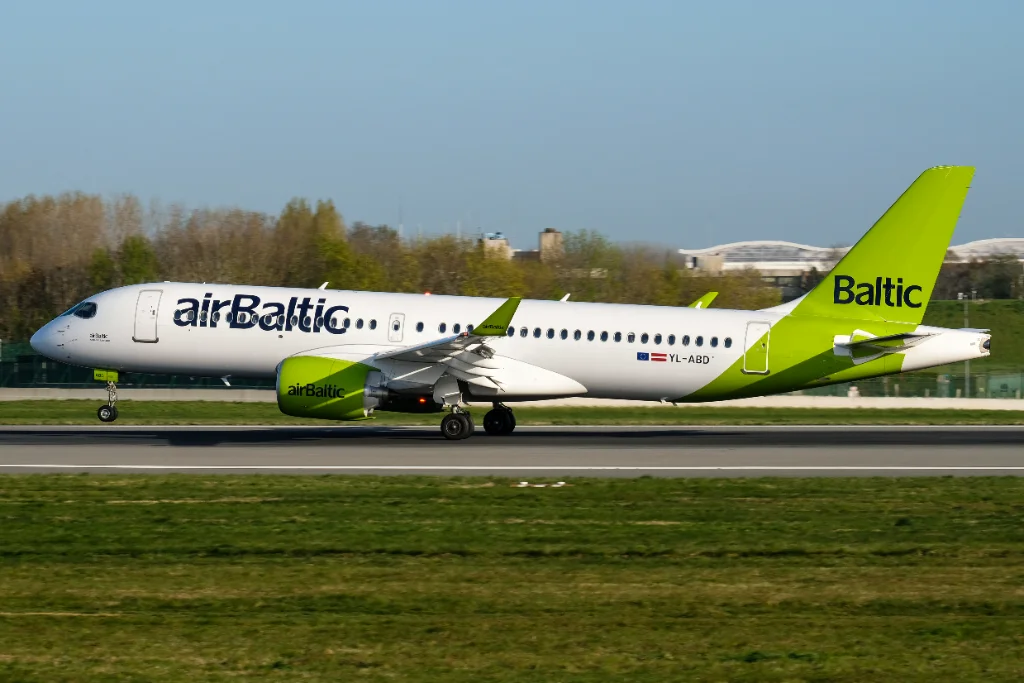 YL-ABD BCS3 airBaltic
