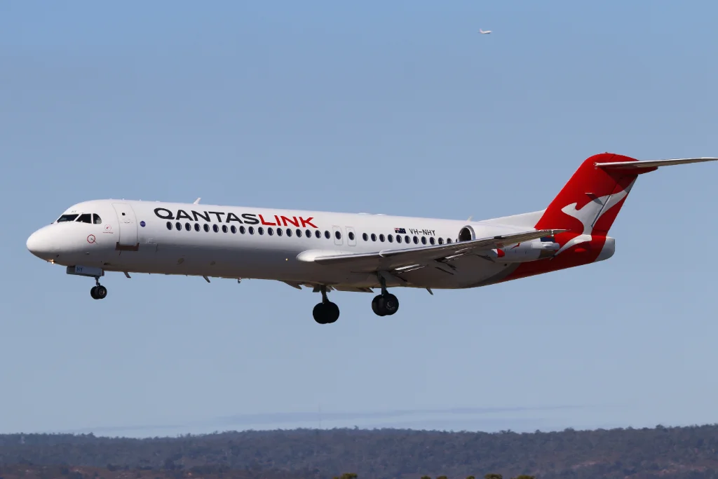 VH-NHY F100 NWK