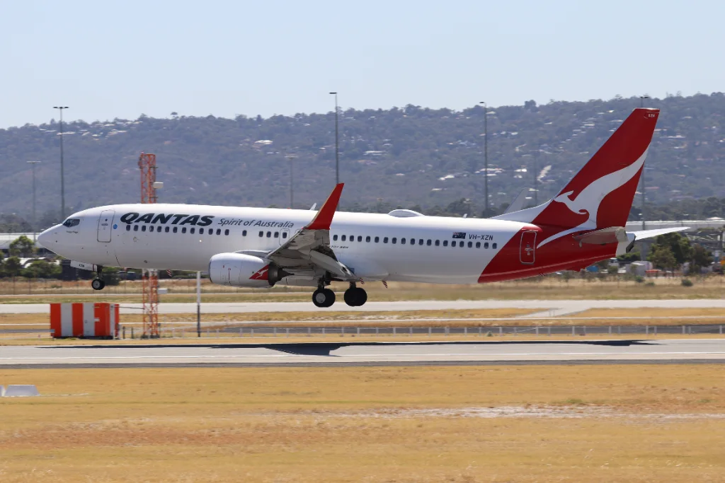 VH-XZN B738 Qantas