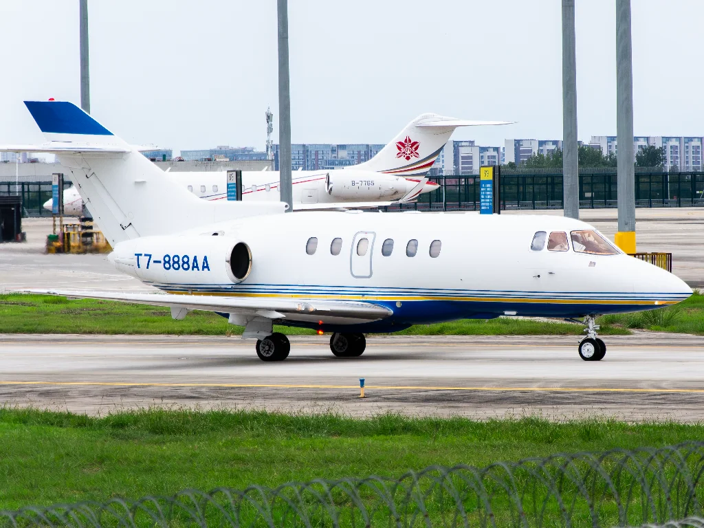 T7-888AA HAWKER 8