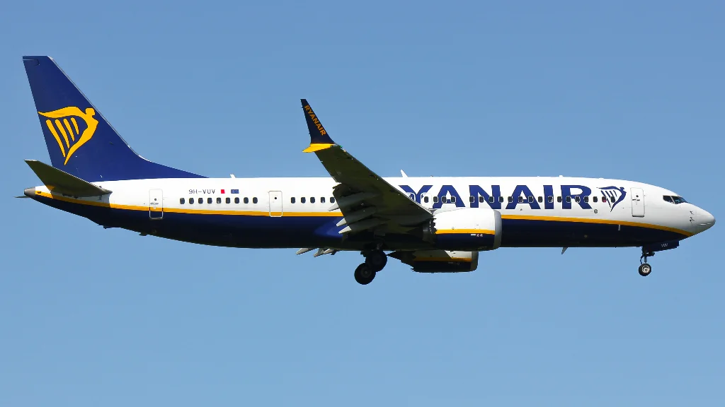 9H-VUV B38M Ryanair