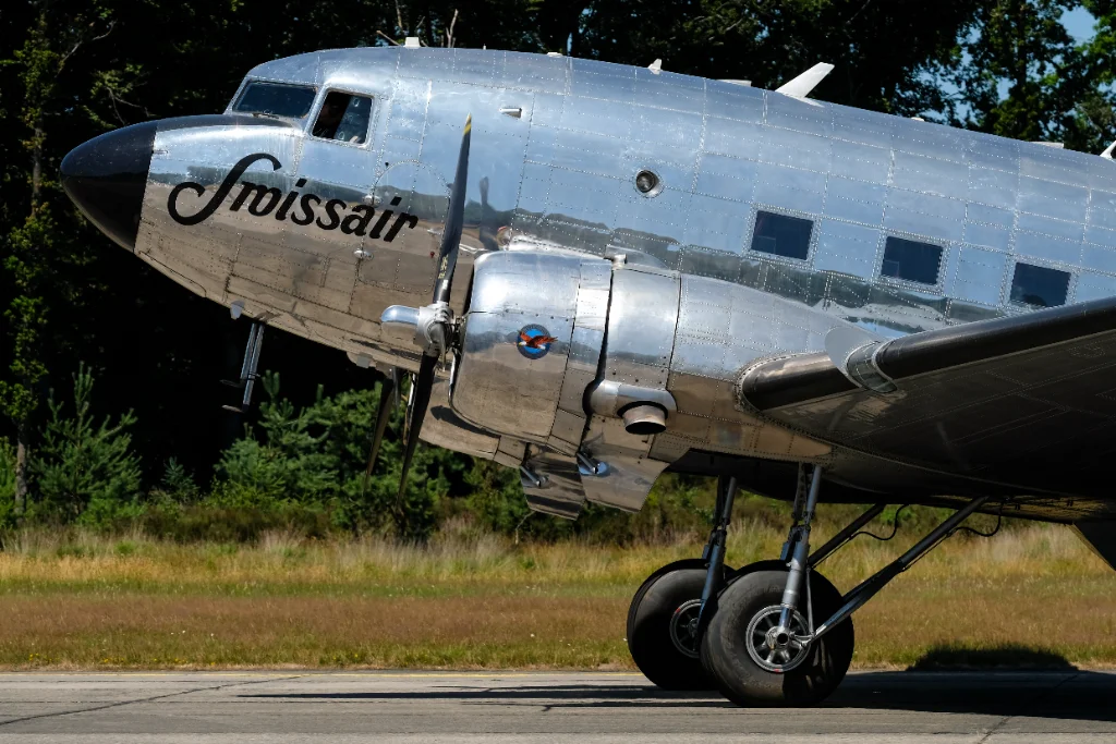 N431HM DC3 Classic Formation