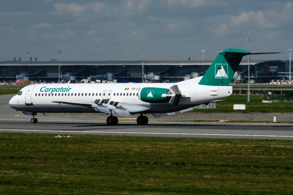 YR-FZA F100 Carpatair