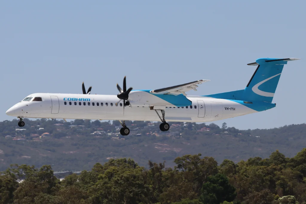 VH-IYH DH8D JTE
