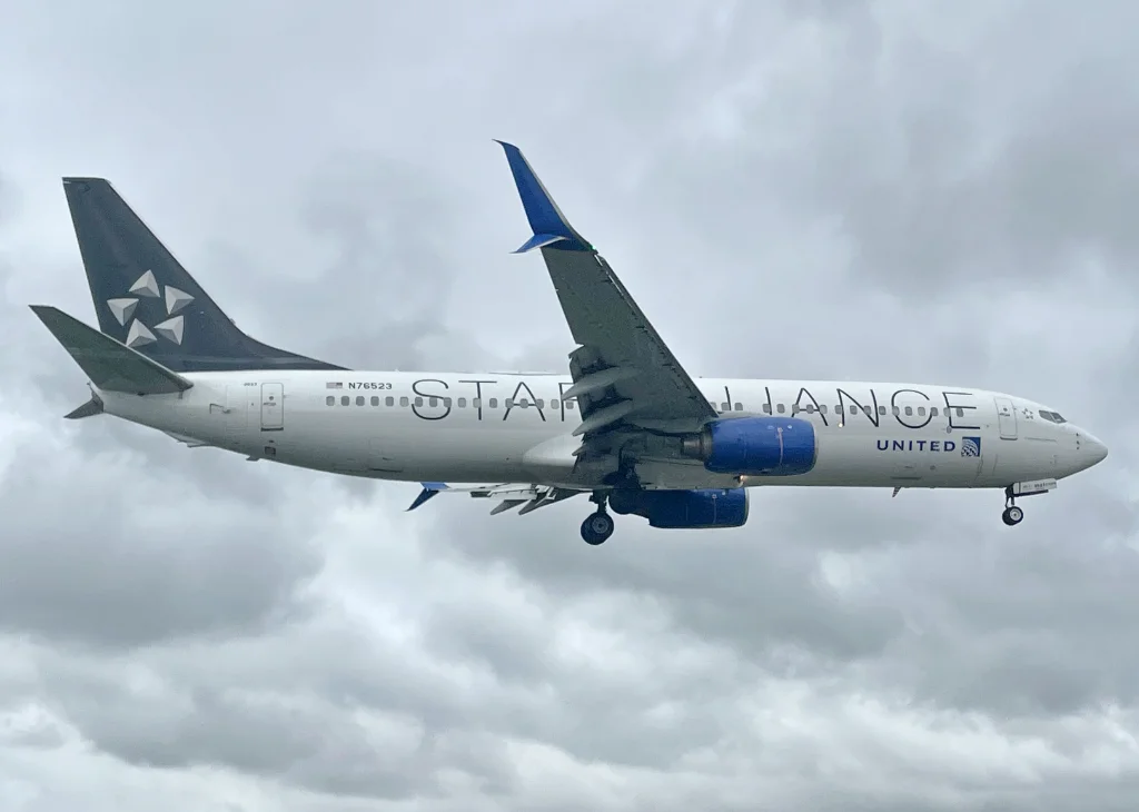 N76523 B738 United Airlines