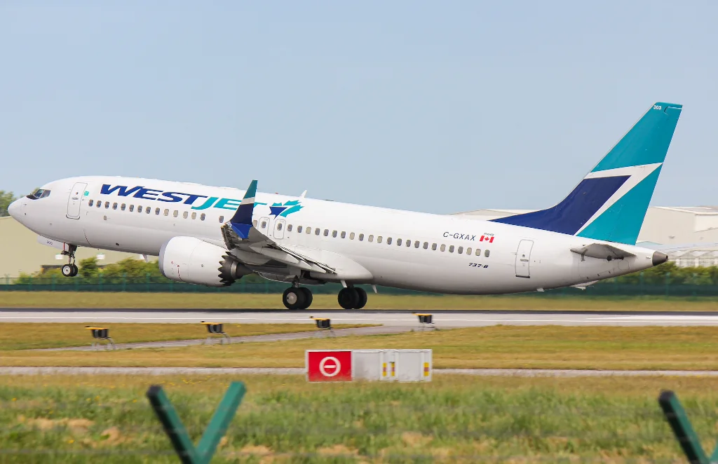 CGXAX B38M WestJet